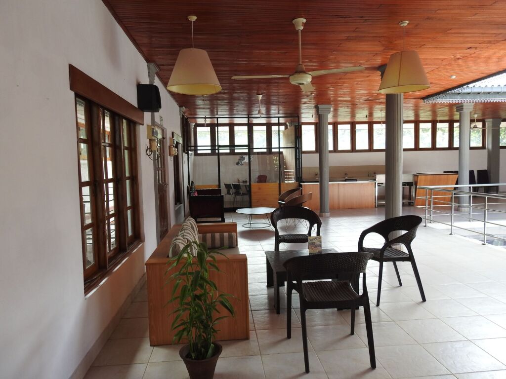Канди: Paradise Inn