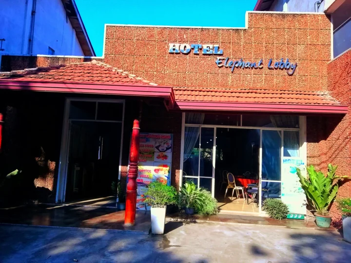 Пиннавала: Hotel Elephant Lobby