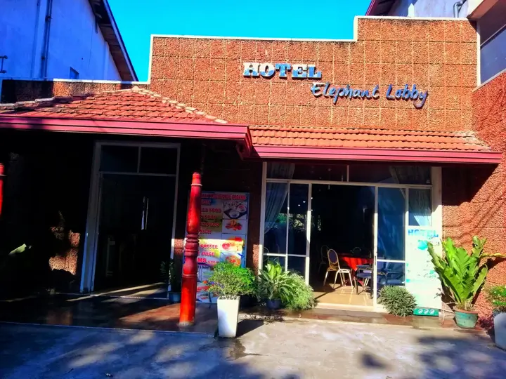 Пиннавала: Hotel Elephant Lobby