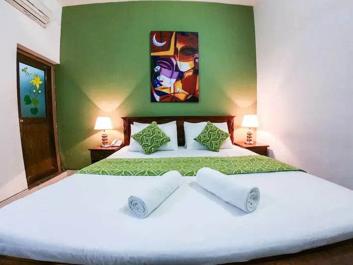 Канди: Romance Hills Hotel