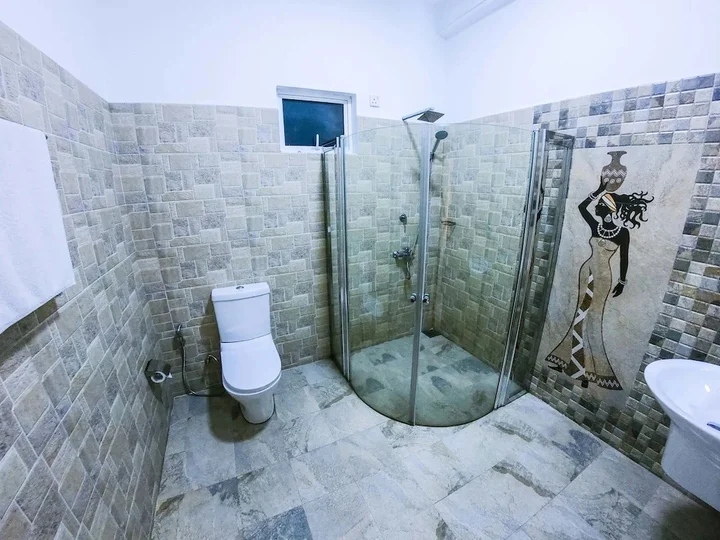 Канди: Romance Hills Hotel