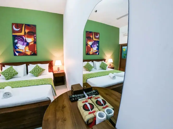 Канди: Romance Hills Hotel