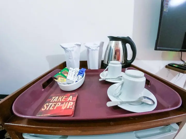 Канди: Romance Hills Hotel