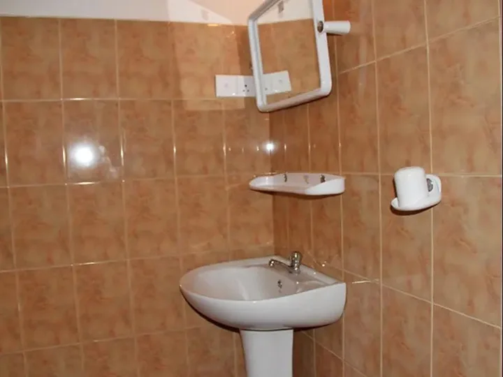 Унаватуна: Hotel Happy Night Holiday Inn