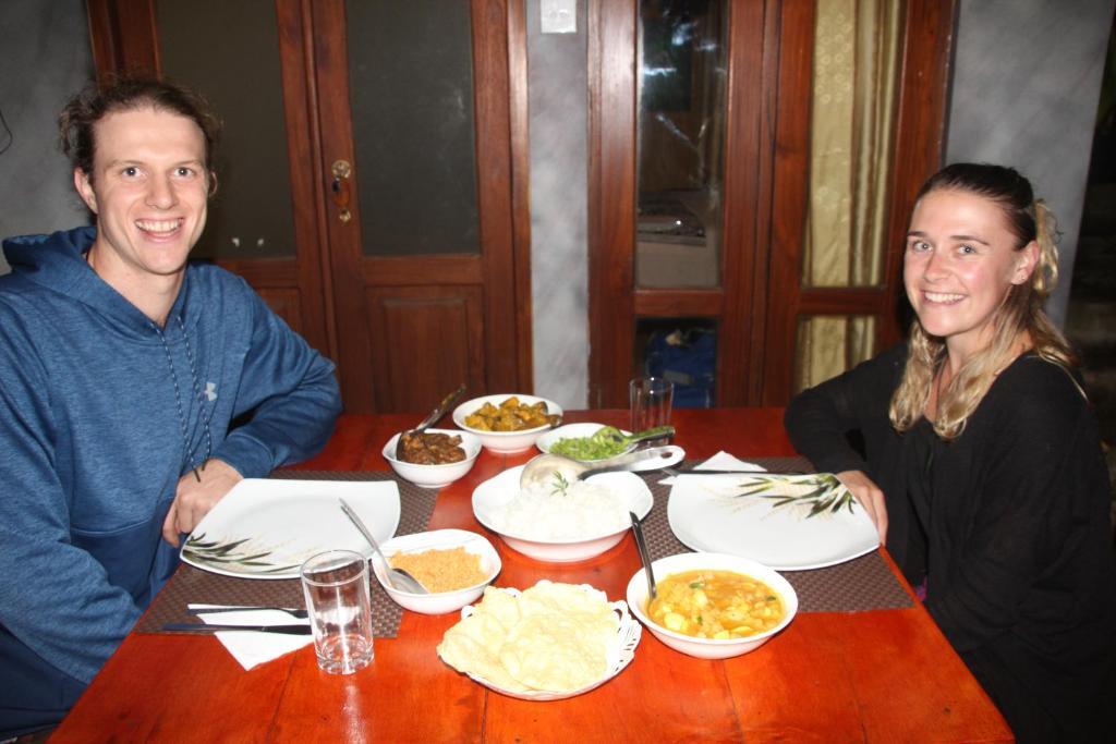 Элла: Welcome Inn