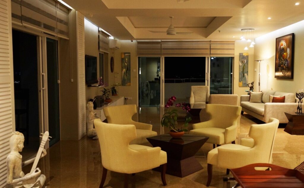 Гора Lavinia: The Penthouse Above Sea