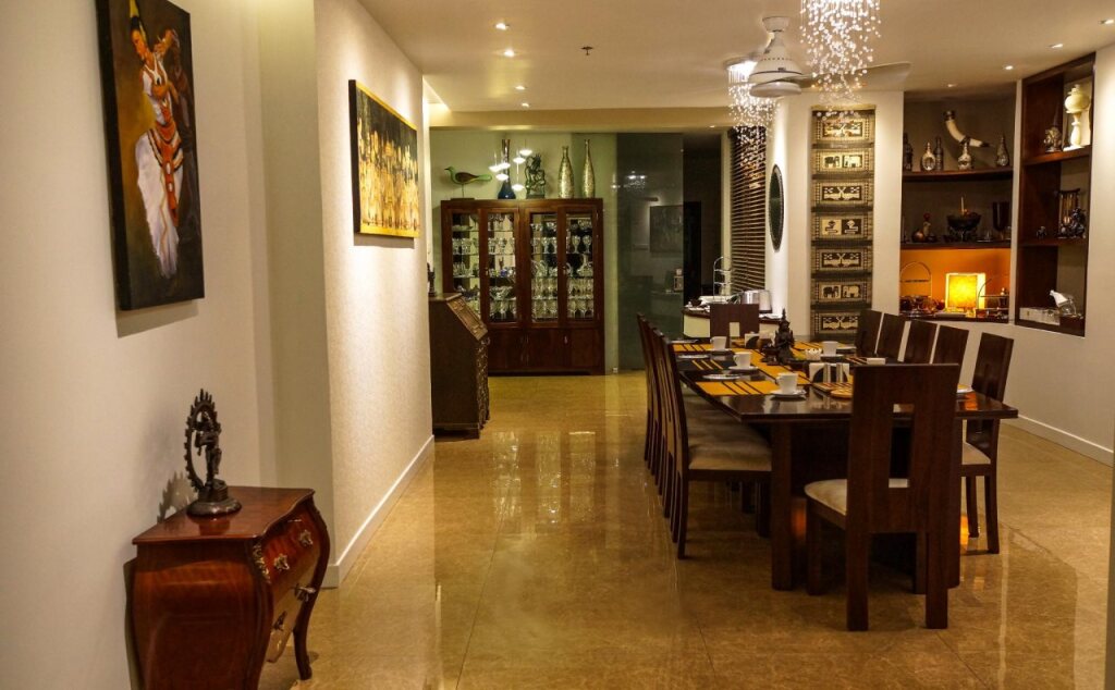 Гора Lavinia: The Penthouse Above Sea