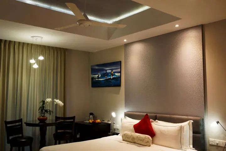 Гора Lavinia: The Penthouse Above Sea