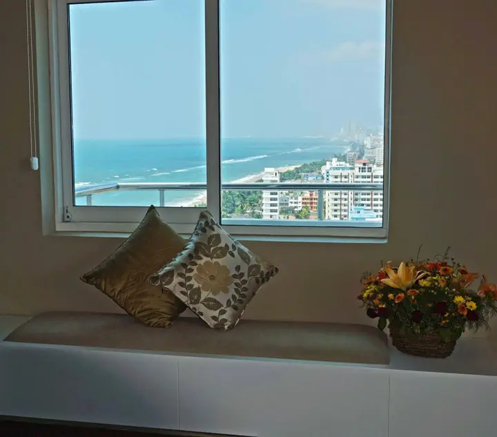 Гора Lavinia: The Penthouse Above Sea