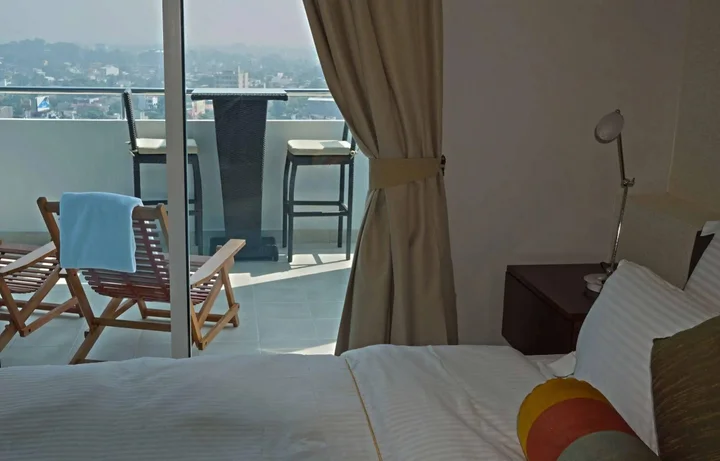 Гора Lavinia: The Penthouse Above Sea