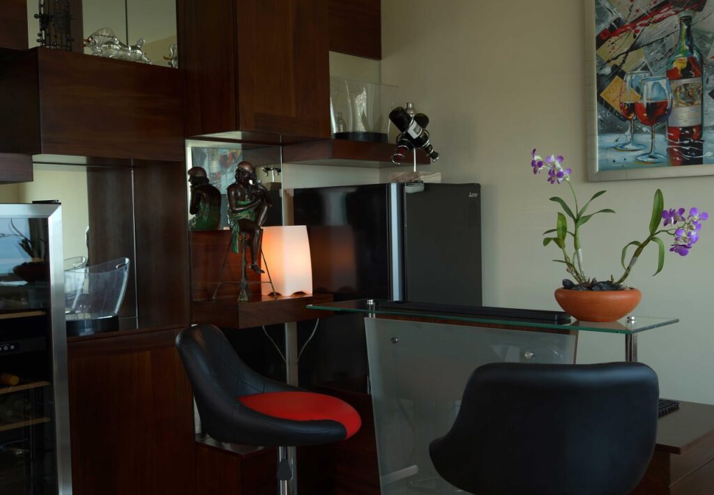 Гора Lavinia: The Penthouse Above Sea
