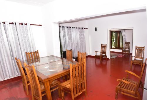 Хиккадува: Ocean Beach House