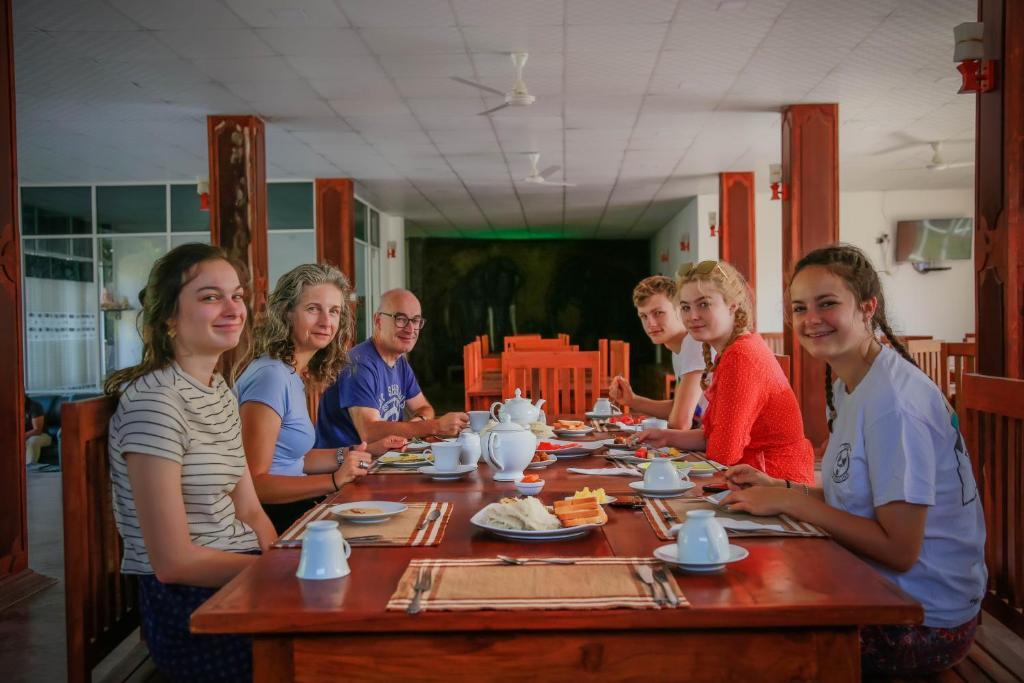 Элла: Hotel City Grand Ella