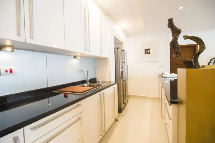 Коломбо: Platinum One Suites