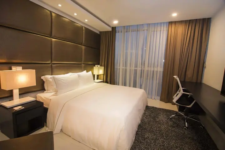 Коломбо: Platinum One Suites