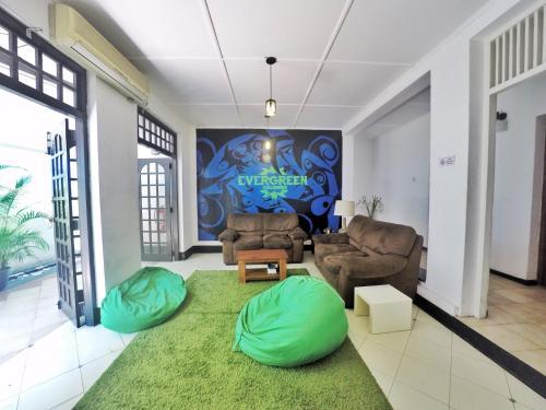 Гора Lavinia: Evergreen Colombo