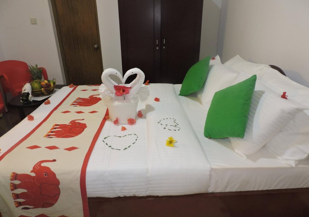 Канди: Capital Regency Hotel