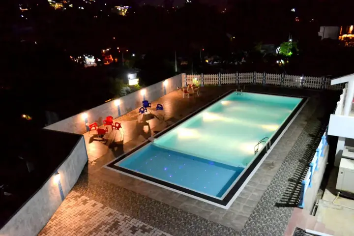 Канди: Capital Regency Hotel