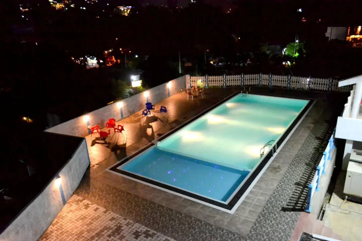 Канди: Capital Regency Hotel