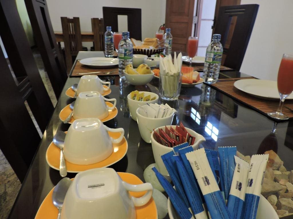 Канди: Capital Regency Hotel