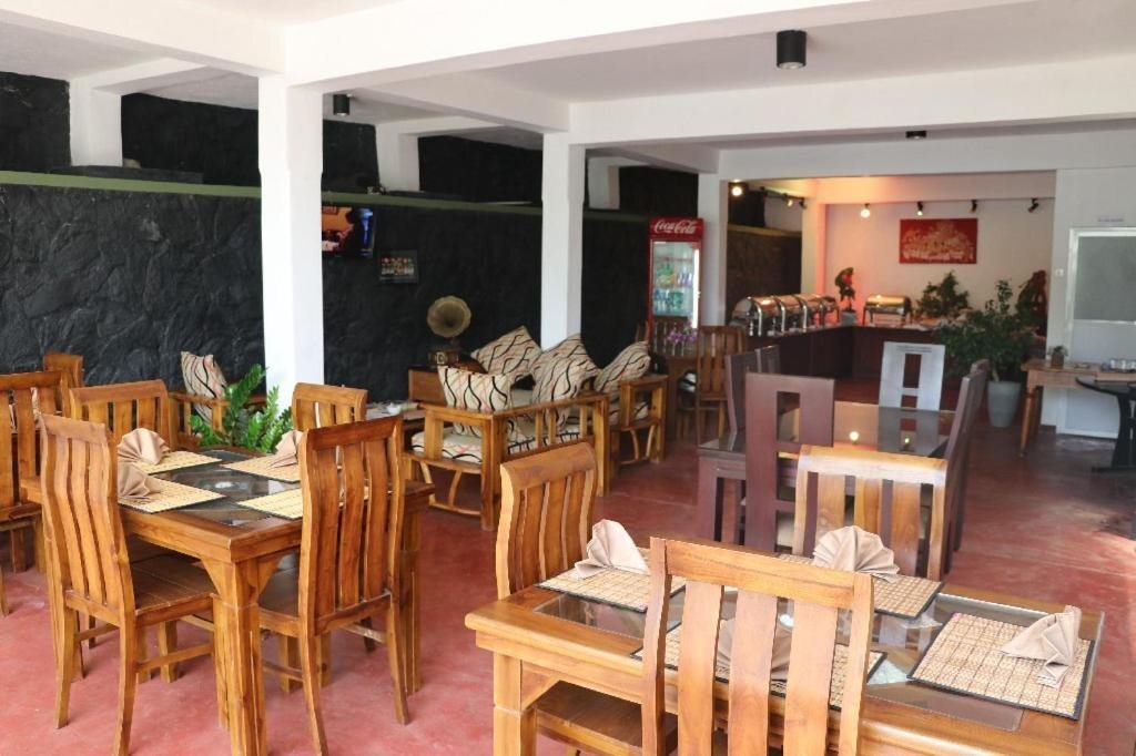 Канди: Capital Regency Hotel