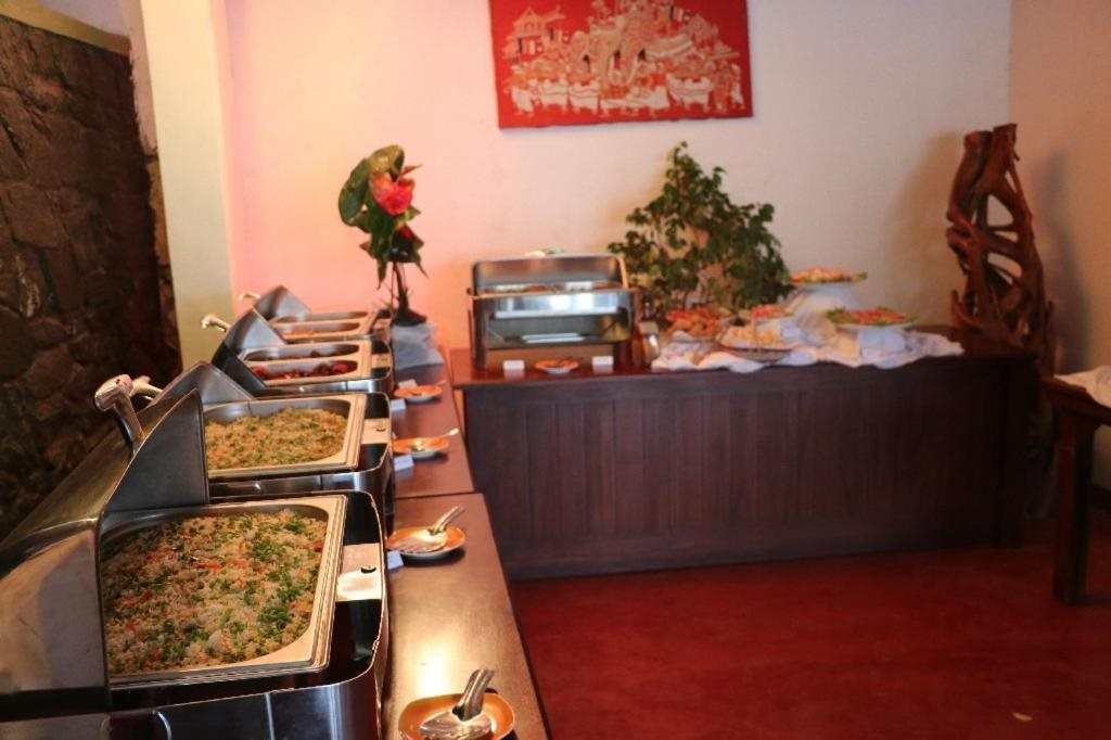 Канди: Capital Regency Hotel