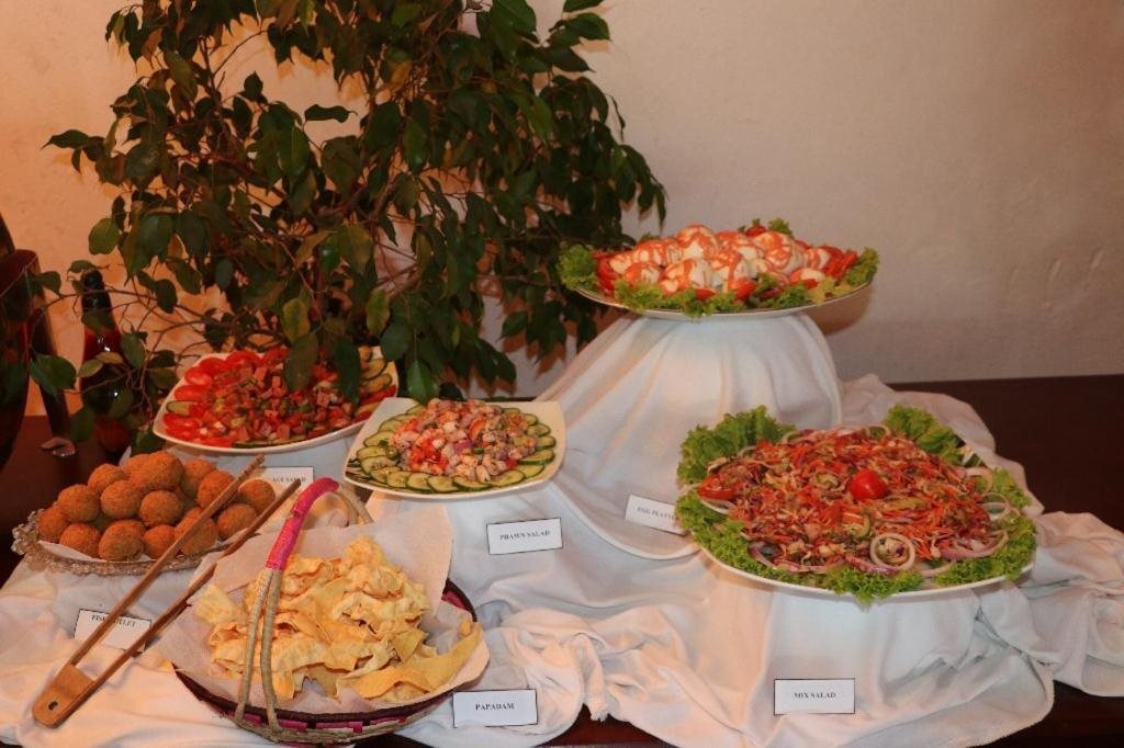 Канди: Capital Regency Hotel