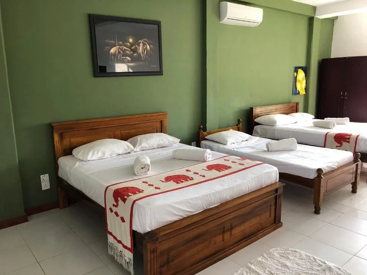 Канди: Capital Regency Hotel