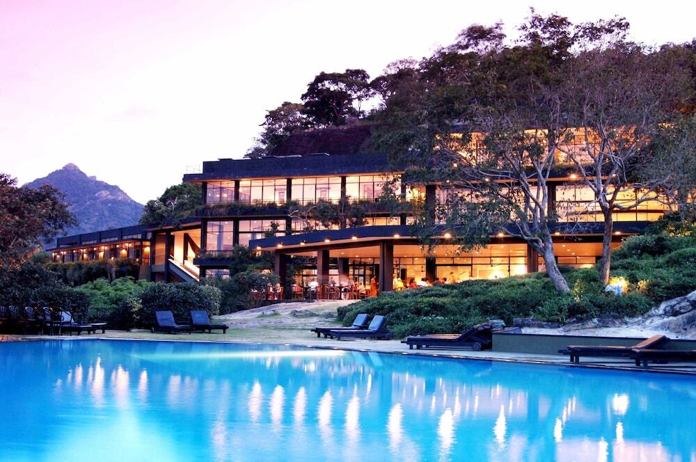 Дамбулла: Kandalama Gate Hotel