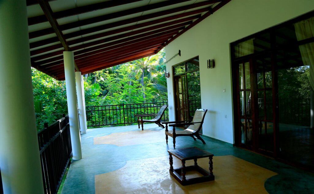 Киринда: River Edge Yala