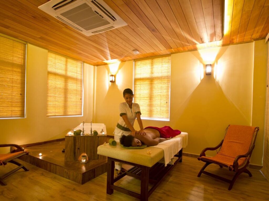 Канди: Randholee Resort & Spa