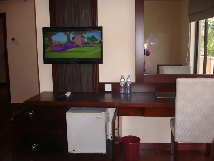 Канди: Devon Hotel