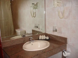 Канди: Devon Hotel