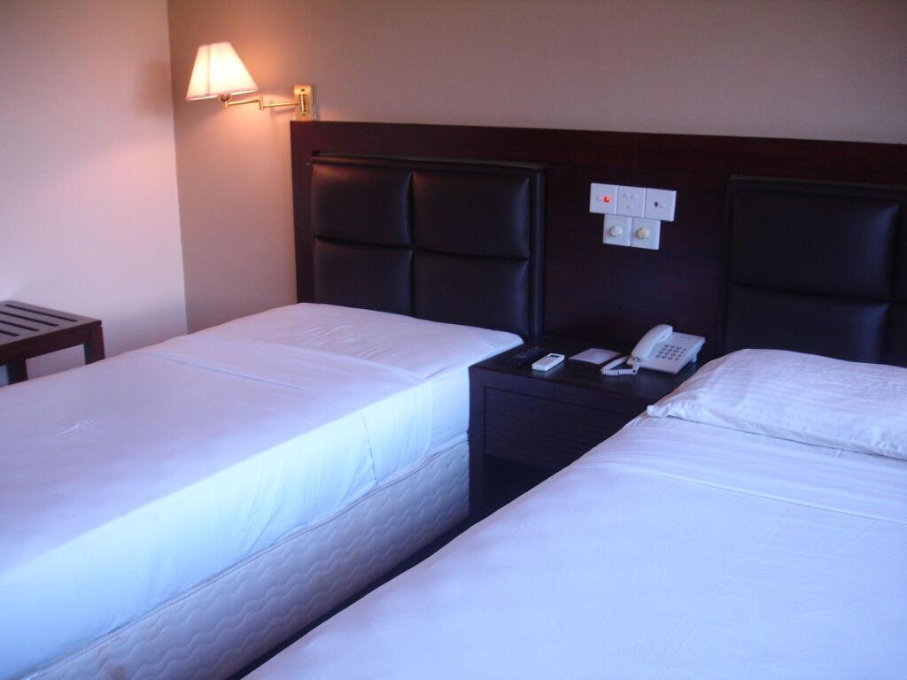 Канди: Devon Hotel