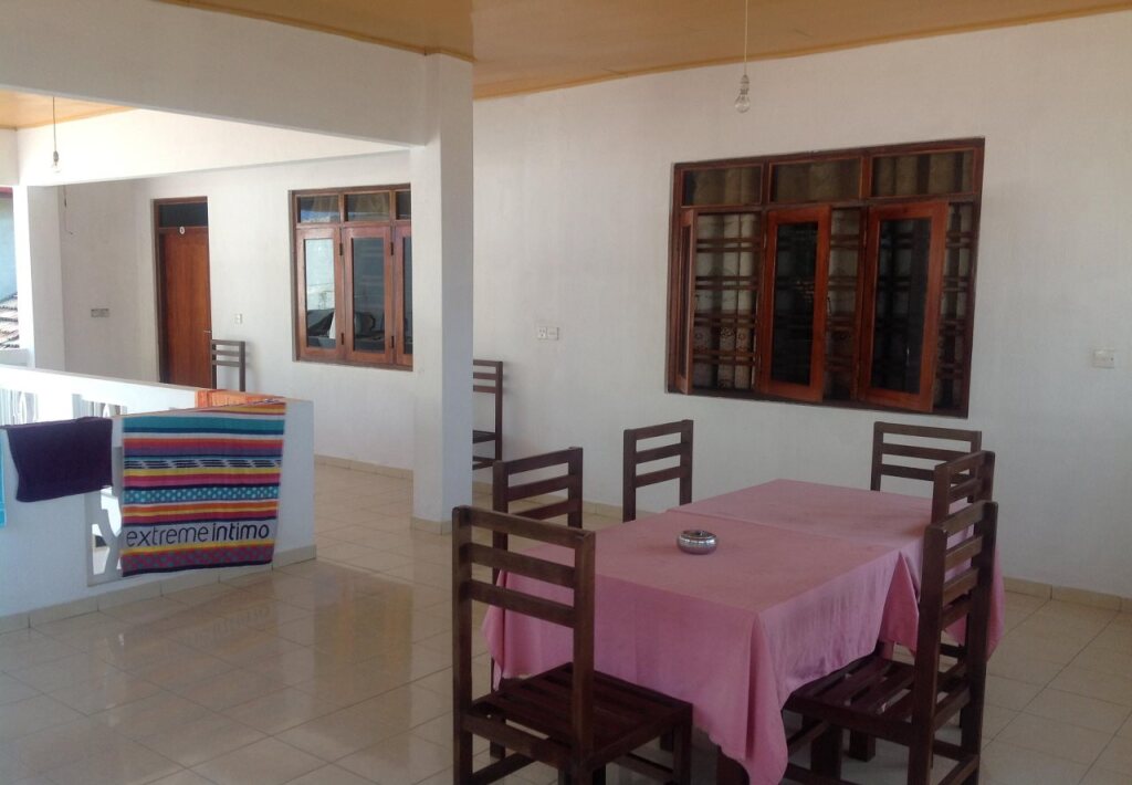 Хиккадува: Budde's Beach Restaurant & Guesthouse