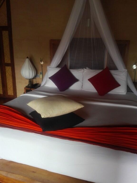 Миннерия: Peacock Solitude Hotel