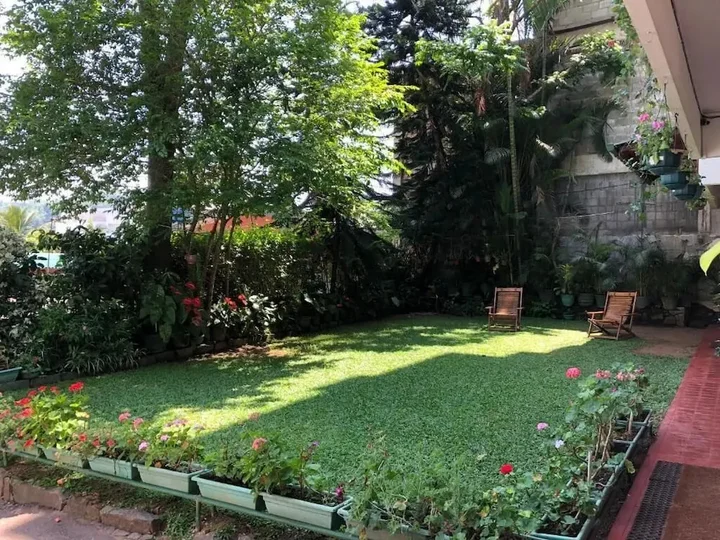 Канди: Sharon Inn