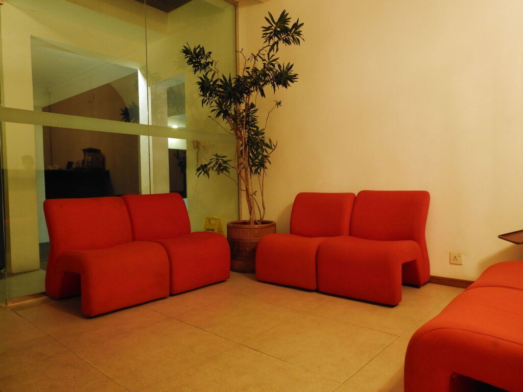 Канди: Hotel Topaz