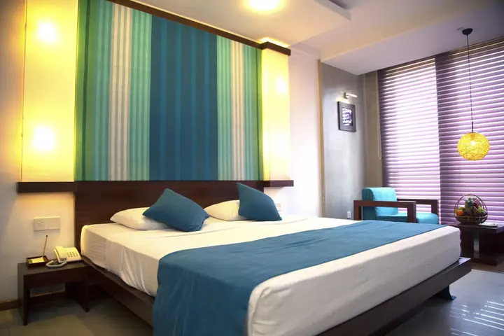Канди: Hotel Topaz