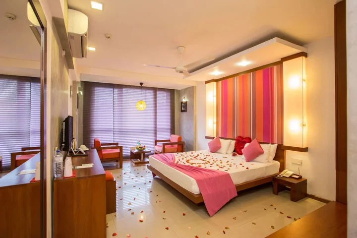 Канди: Hotel Topaz