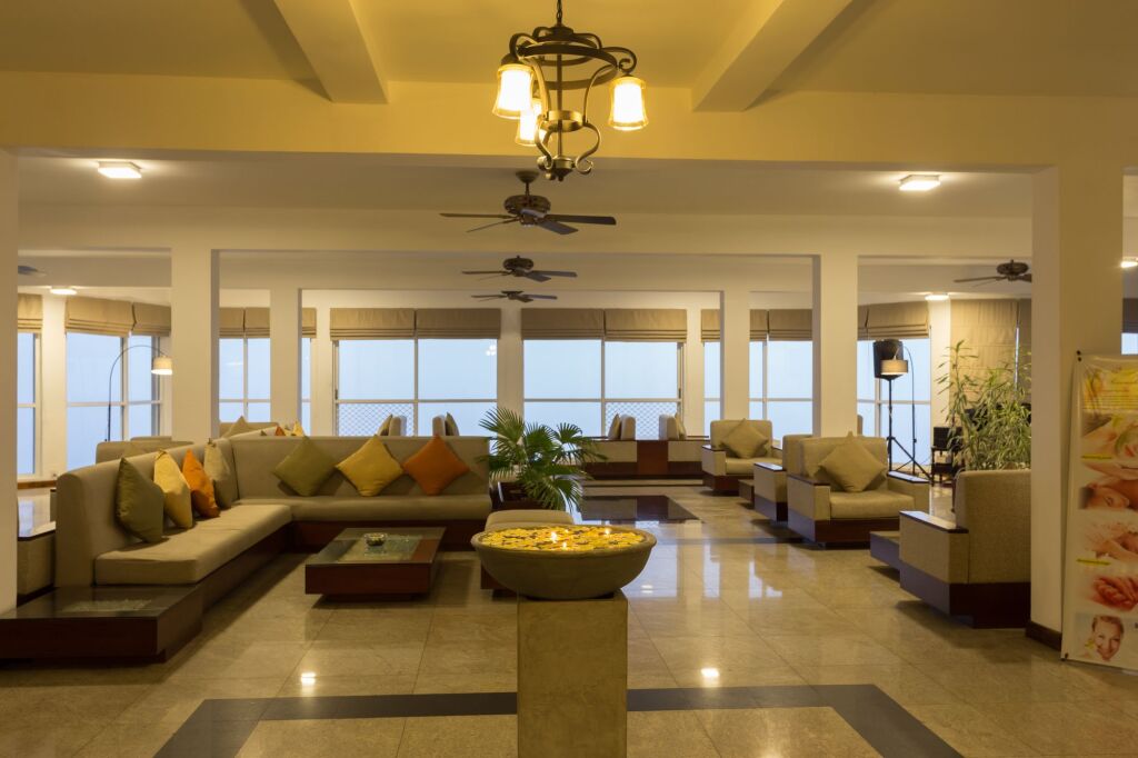 Канди: Hotel Topaz