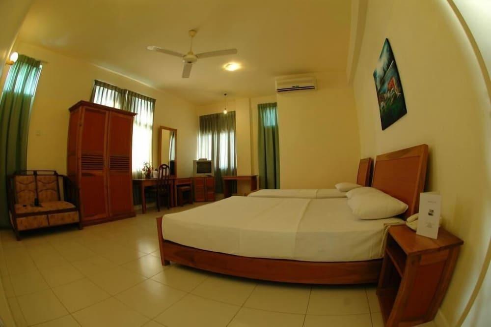 Коломбо: Hotel Kanaro