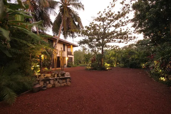 Унаватуна: Sergeant House
