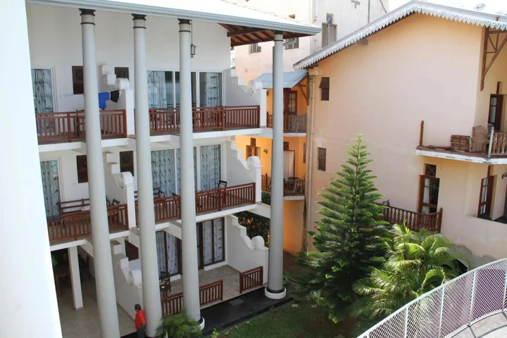 Унаватуна: Neptune Bay Hotel