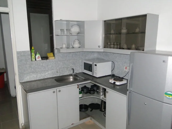 Коломбо: Brama Servizez - Station Court