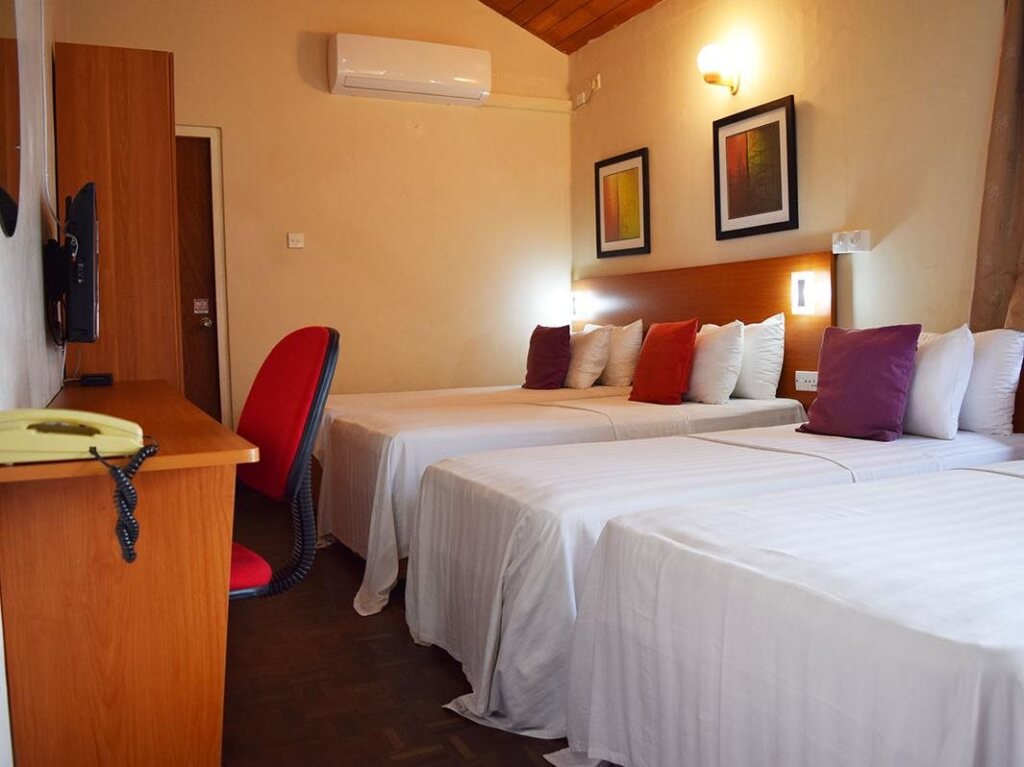 Tropic Inn - Mount Lavinia — фото 5