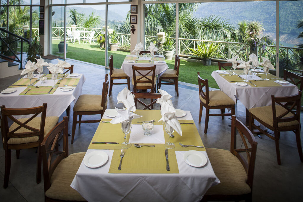 Канди: The Albatross, Kandy