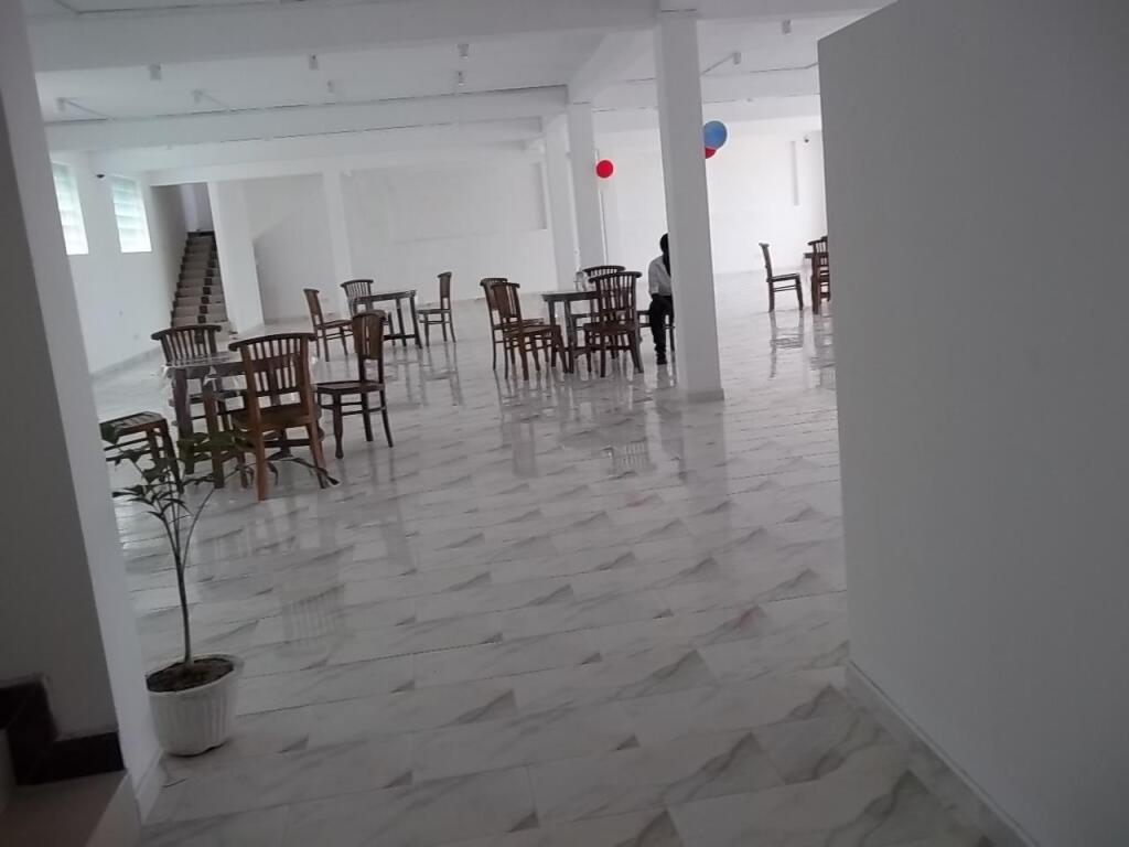 Катунаяке: Lagoon Waves Hotel