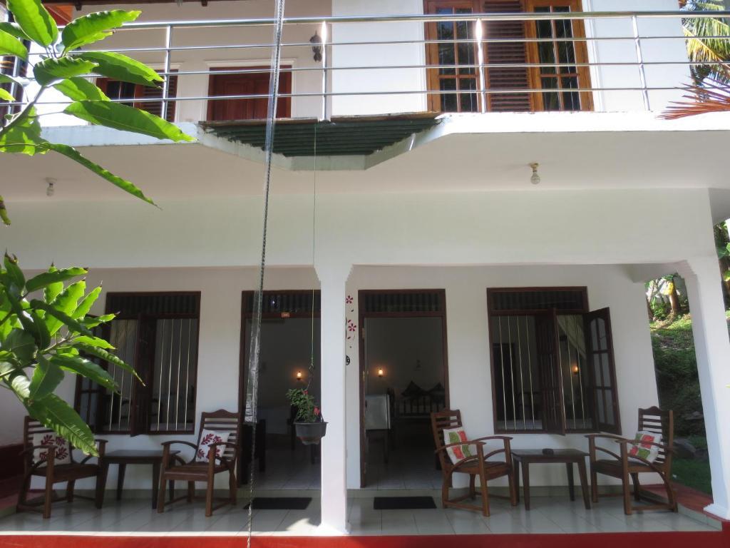 Хиккадува: Jungle Holiday Home