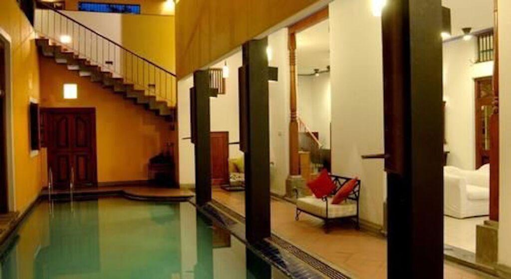 Коломбо: Villa Capers
